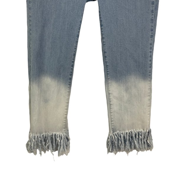 FOREVER 21 LIGHT WASH OMBRE FRAYED HEM CROPPED JEANS SIZE 30 - Picture 6 of 11